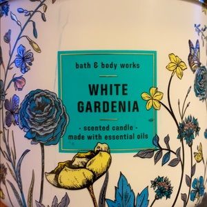 Bath and Body Works 3 wick candle White Gardenia